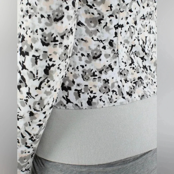 Lululemon After Asana Hoodie Size 4 Not So Petite Fleur Silver Spoon - Picture 4 of 16